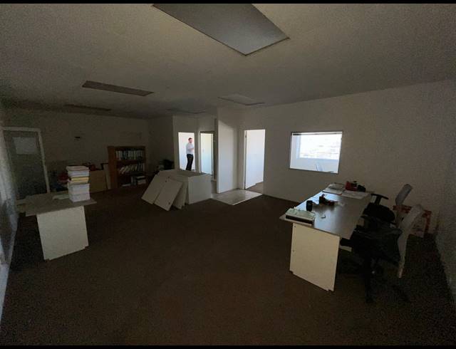 89M² OFFICE TO LET IN PARKLANDS